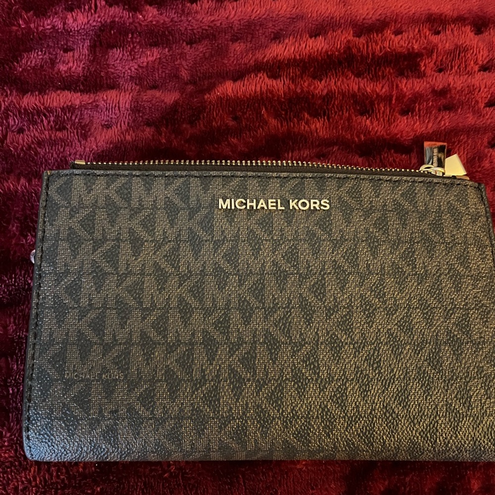 Michael Kors Adele Logo Smartphone Wallet